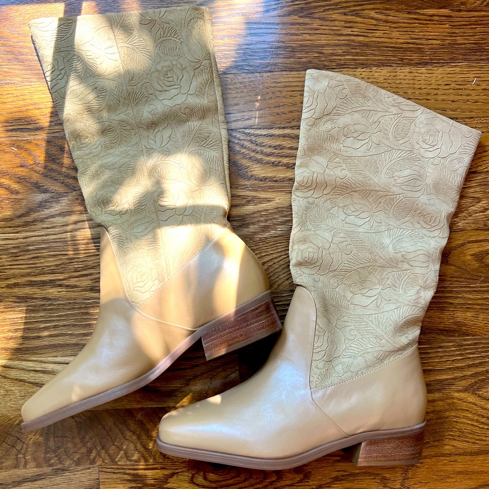 Markon size 8 leather/suede upper boho rose embossed suela boots. Never worn.